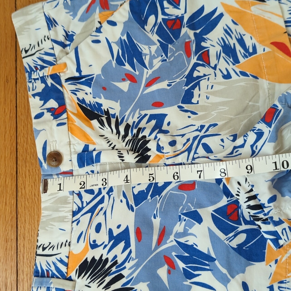 Gap printed leaves khaki shorts size 2 - Picture 3 of 8